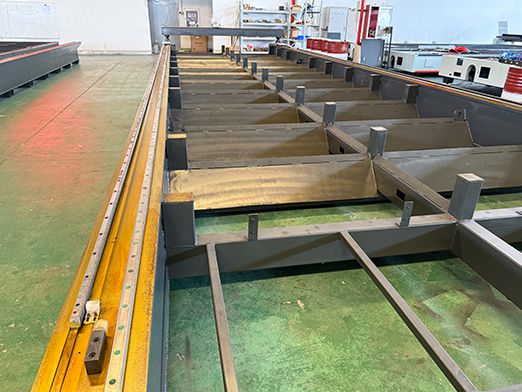 Máquina de corte láser de fibra de mesa única